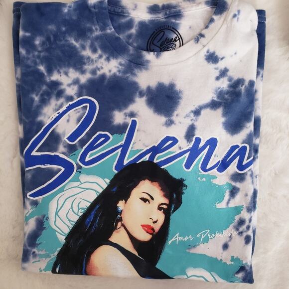 New Selena Official Merchandise Queen of Cumbia Tie Dye Graphic Logo T-Shirt Top - Picture 8 of 8